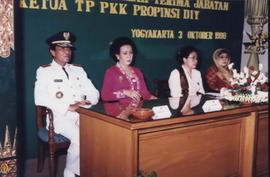 Sri Sultan HB X menghadiri acara Serah Terima Jabatan ketua TP  PKK Propinsi DIY