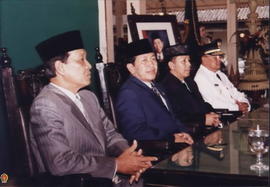 Persiapan Pengambilan Sumpah Dan Pelantikan Wakil Gubernur DIY tampak duduk dari kiri Sri Sultan ...