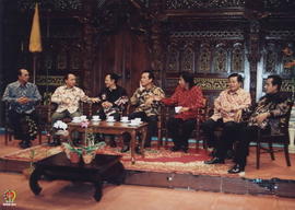 Tampak dari kiri, Bupati Bantul Drs.Idham Samawi, Bupati Gunungkidul Drs.Yutikno, Gubernur DIY Sr...