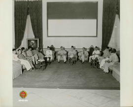 Presiden Soekarno didampingi Sri Sultan Hamengku Buwono IX dan Sri Paduka Paku Alam VIII pada saa...