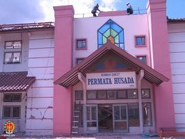 Kerusakan bangunan Rumah Sakit Permata Husada di dekat Kecamatan Pleret, Bantul akibat gempa bumi...