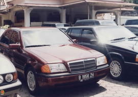 Mobil tamu undangan Pelantikan Gubernur DIY Periode 1998 - 2003
