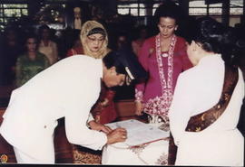 Gubernur DIY Sri Sultan HB X menandatangani Berita Acara Serahterima Jabatan TPPKK Prop. DIY ( ta...
