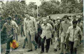 Di dampingi oleh Presiden Suharto, rombongan menuju Ciawi dan Tapos.