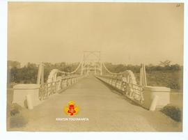 Jembatan yang sudah jadi diambil foto dari tengah-tengah jalan dari sebelah Timur jembatan.