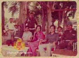 Menantu Sri Sultan Hamengku Buwono IX (Mayor CPM Budi Permana) berdiri bersama para pejabat dalam...