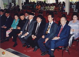 Kerabat dari Pura Pakualaman menghadiri acara pelantikan Gubernur dan Wakil Gubernur. Tampak dudu...