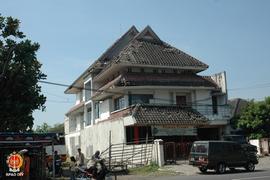 Keadaan bangunan rumah makan Phien’s Corner di Jalan HOS Cokroaminoto Yogyakarta yang sebagian ge...