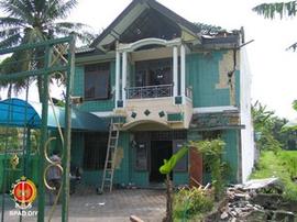 Kondisi rumah Haji Safuani seorang warga di Dusun Jetis, Sumberagung, Jetis, Bantul yang rusak pa...