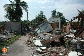 Kerusakan rumah penduduk di Dusun Kembangsongo, Trimulyo, Jetis, Bantul pasca gempa bumi 5,9 SR.