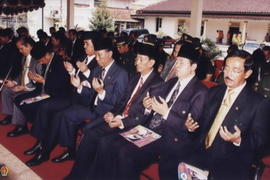Dari kanan ke kiri, Walikotamadya Yogyakarta R. Widagdo, PLH Bupati Bantul Ir. Kismo Sukirdo, Bup...