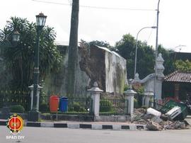 Kondisi Pojok Beteng Kulon di sisi timur perempatan Jalan Wachid Hasyim-Jalan Bantul-Jalan Letjen...