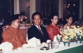 Ketua DPRD DIY Kolonel.Subagio Waryadi, Gubernur Sri Sultan HB X,GKR Hemas dan Ibu Joko  Santoso ...