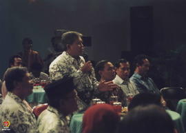 Ketua PGRI Provinsi DIY Bp.Drs Sugita Msi sedang mengajukan pertanyaan kepada Nara sumber.