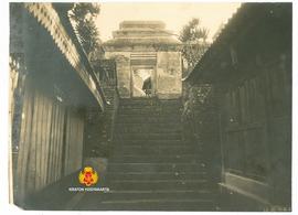 Gapura terakhir masuk Sri Panganti komplek makam untuk keluarga kraton Yogyakarta dilihat dari ar...