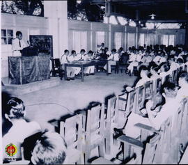 Para peserta sedang mendengarkan paparan konsepsi Presiden Sukarno oleh penyaji.