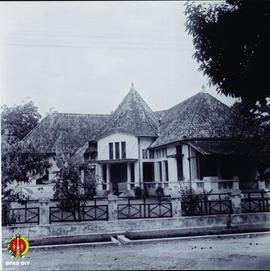 Gedung pemerintah di Kotabaru Yogyakarta (sekarang Kantor Perpustakaan dan Arsip Kotamadya Yogyak...