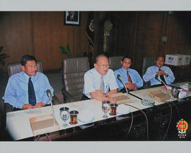 Dari  sebelah kanan Kepala Kanwil Jamsostek DIY, Wakil Gubernur Provinsi DIY Sri Paduka Paku Alam...