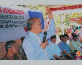 Wakil Gubernur Provinsi DIY Sri Paduka Paku Alam IX berbicara sambil mengangkat tangan kiri di de...