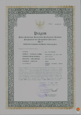 Piagam dari BP-7 Daerah Istimewa Yogyakarta diberikan kepada Drs.HY Sunaryo dkk perihal telah men...