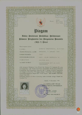Piagam dari BP-7 pusat diberikan kepada Winahyu Erwiningsih, SH.M Hum.dkk perihal telah mengikuti...