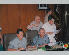 Rapat koordinasi dalam rangka pemberian bantuan untuk korban gempa bumi Bantul dari Wakil Preside...