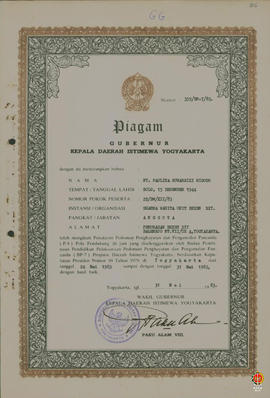 Piagam Gubernur Daerah Istimewan Yogyakarta diberikan kepada Ny. Paulina Suwarsiki Widodo, dkk se...