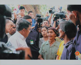 Wakil Presiden RI Yusuf Kalla bersama rombongan bertemu dengan penduduk Bantul.