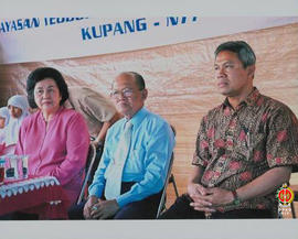 Wakil Gubernur Provinsi DIY Sri Paduka Paku Alam IX duduk berdampingan dengan pimpinan rombongan ...