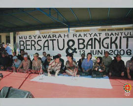 Suasana Musyawarah Rakyat Bantul dengan tema Bersatu dan Bangkit, 13 Juni 2006.