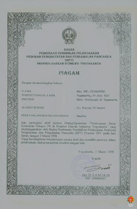 Piagam penghargaan dari Kepala BP-7 DIY diberikan kepada Drs. KMT Wiro Saputra dkk dalam Peran se...