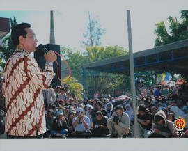Suasana Musyawarah Rakyat Bantul, tampak warga masyarakat antusias mendengarkan sambutan/pidota S...