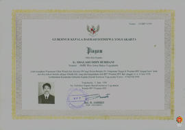 Piagam dari Gubernur Kepala Daerah Iatimewa Yogyakarta diberikan kepada Ir. Shalahuddin Burhani, ...