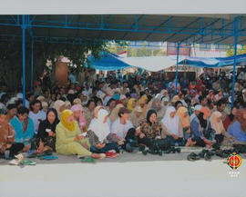 Warga masyarakat Bantul antusias mengikuti Musyawarah Rakyat Bantul di Pleret Bantul 13 Juni 2006.