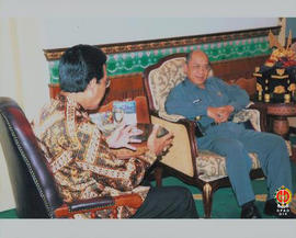 Gubernur Provinsi DIY Sri Sultan HB X sedang berbicara dengan Wakil Gubernur Sumatra Selatan Mahy...