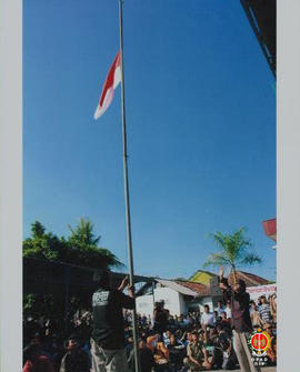 Pengibaran bendera Merah Putih oleh peserta Musyawarah Rakyat Bantul.
