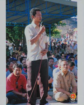 Salah satu peserta sedang menyampaikan pendapat pada Musyawarah Rakyat Bantul.