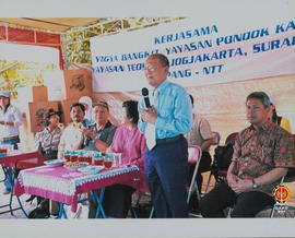Wakil Gubernur Provinsi DIY Sri Paduka Paku Alam IX memberikan sambutan/pengarahan sambil berdiri.