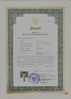 Piagam Gubernur Kepala Daerah Istimewa Yogyakarta diberikan kepada Uud.Satriyanto, S.H dkk periha...