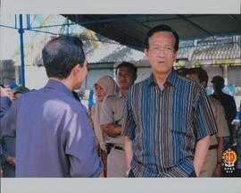 Gubernur Provinsi DIY Sri Sultan HB IX sedang berbincang-bincang dengan Bupati Gunungkidul Suhart...
