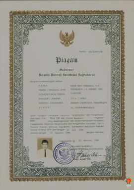 Piagam Gubernur Kepala Daerah Istimewa Yogyakarta diberikan kepada Bagus Hadi Prasetya, S.H dkk p...