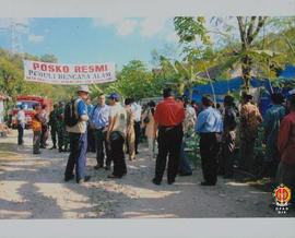 Suasana di sekitar lokasi Kunjungan Gubernur Provinsi DIY Pasca Gempa Bumi di Desa Serut  Gedangs...