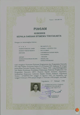 Piagam Gubernur Kepala DIY diberikan kepada Hendra Susilowati, S.H dan Ir. Siti Marjam SP.I perih...