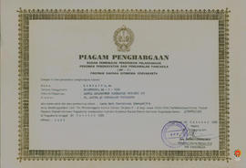 Piagam penghargaan dari BP 7 DIY diberikan kepada Soebarno, BA atas peran sertanya sebagai juri d...
