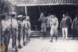 Panglima Besar Jenderal Soedirman beserta Ajudan sedang memeriksa Pasukan dan memberi hormat pada...