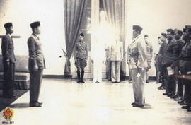 Upacara Pelantikan Mahkamah Agung Tentara oleh Presiden RI, Ir. Soekarno pada tanggal 15 Pebruari...