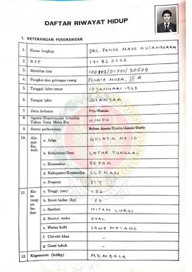 Daftar Riwayat Hidup Peserta Penataran P-4 tahun 1990 atas nama Drs. Pande Made Kutanegara dan ka...