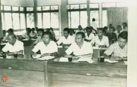 Peserta kursus sedang mendengar penjelasan materi di Balai Mangu, Kepatihan (Foto diambil dari sa...