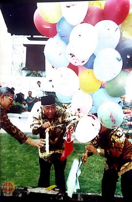Ketua DPRD Pronvinsi DIY akan melepas balon berhadiah.