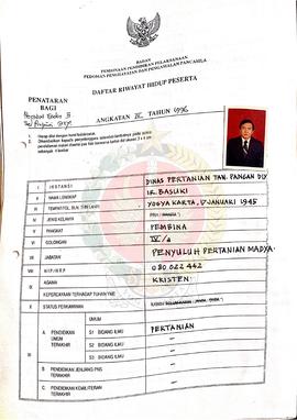 Bendel daftar Riwayat hidup peserta penataran P-4 bagi Pejabat Eselon III Se Provinsi Daerah Isti...